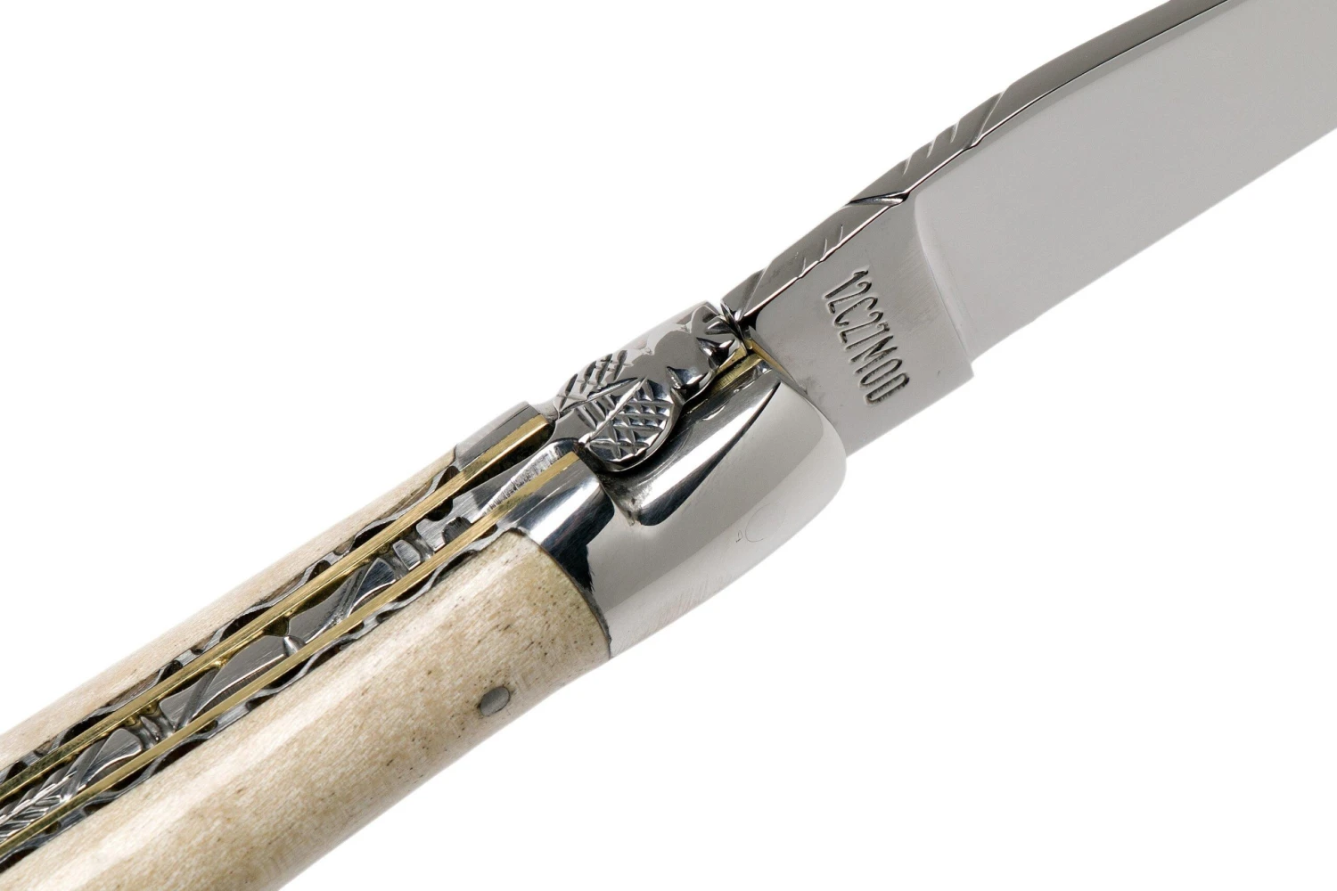 Laguiole En Aubrac 12cm Doubles Platines, érable Ondé Guilloché à La Main L0712EEN1/FSJ1 8 Laguiole En Aubrac 12cm Doubles Platines, érable Ondé Guilloché à La Main L0712EEN1/FSJ1 – Image 6