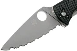 Spyderco Tenacious Lightweight C122SBK FRN Serrated Couteau De Poche 12 Spyderco Tenacious Lightweight C122SBK FRN Serrated Couteau De Poche -Vic Boutique SPC122SBK 03 spyderco