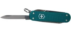 Victorinox Classic SD Alox Colors, Wild Jungle 0.6221.242G Couteau Suisse -Vic Boutique VT0 6221 242G 03 victorinox