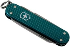Victorinox Classic SD Alox Colors, Wild Jungle 0.6221.242G Couteau Suisse -Vic Boutique VT0 6221 242G 04 victorinox