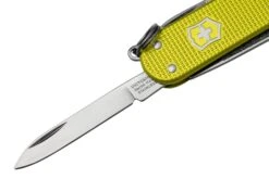 Victorinox Classic SD Alox Limited Edition 2023, 0.6221.L23 Electric Yellow, Couteau Suisse -Vic Boutique VT0 6221 L23 03 victorinox