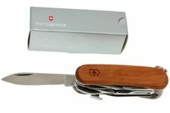 Victorinox EvoWood S557 2.5221.S63 Couteau Suisse -Vic Boutique VT2 5221 S63 08 victorinox evowood s557 vt2 5221 s63 d8